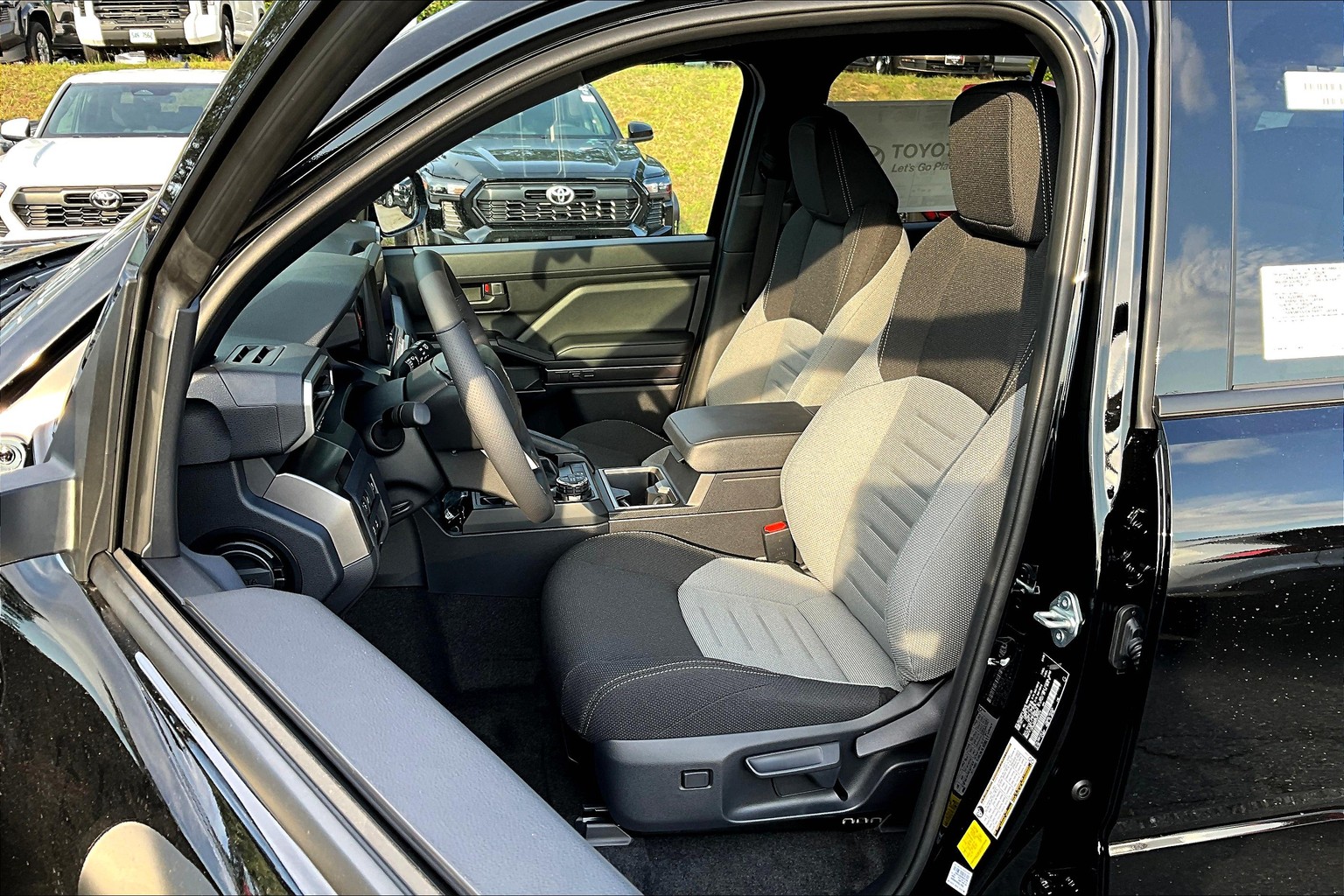 2025 Toyota 4Runner TRD Off-Road photo 8