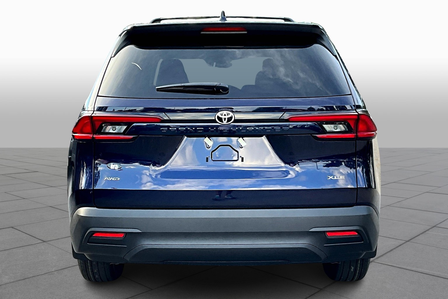 2025 Toyota Grand Highlander XLE photo 3