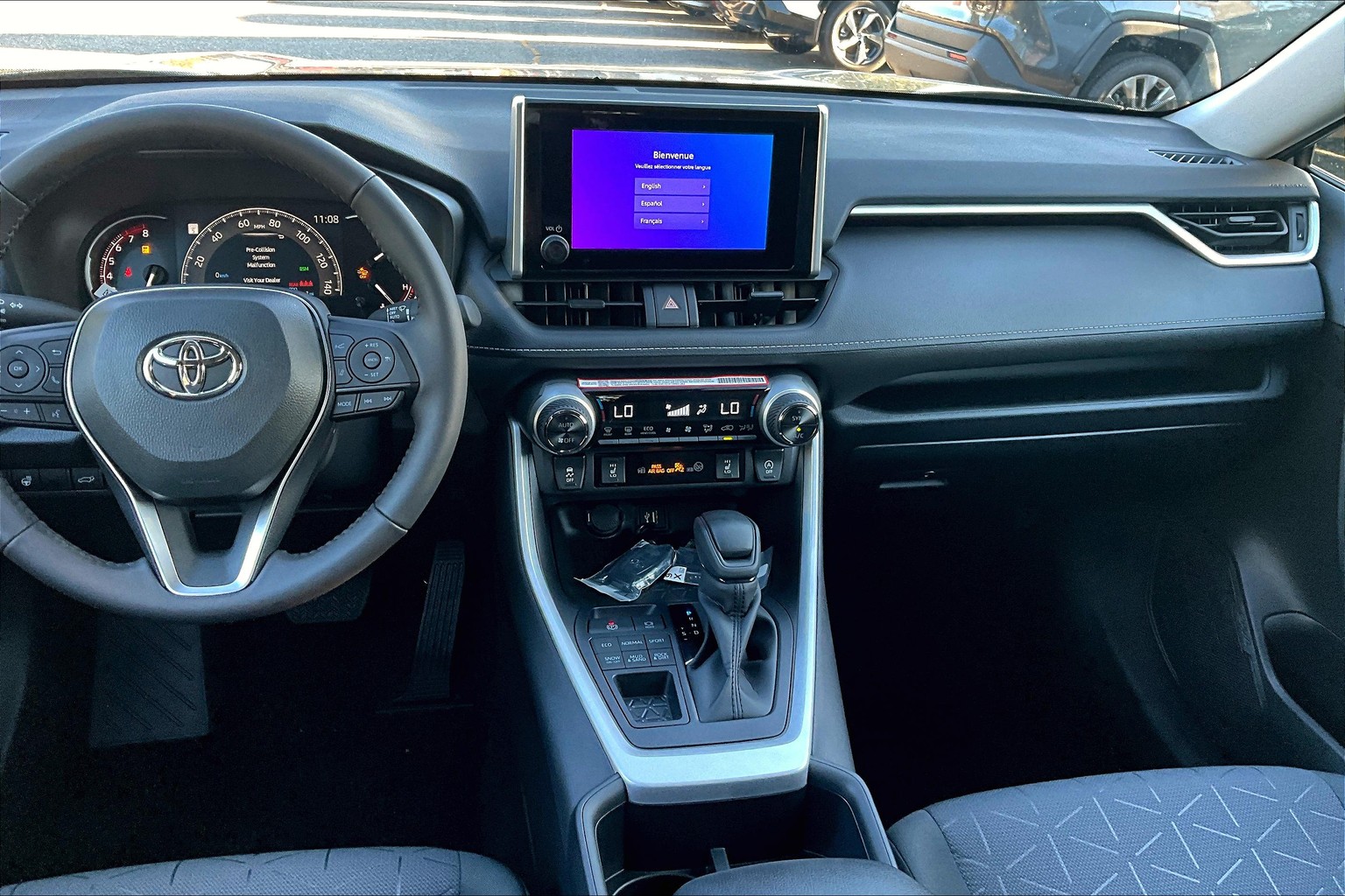 2025 Toyota RAV4 XLE photo 4