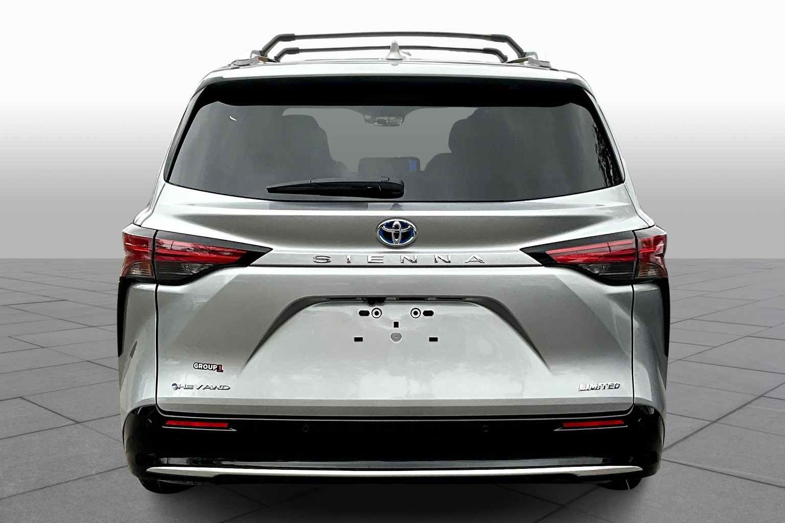2025 Toyota Sienna Limited photo 3