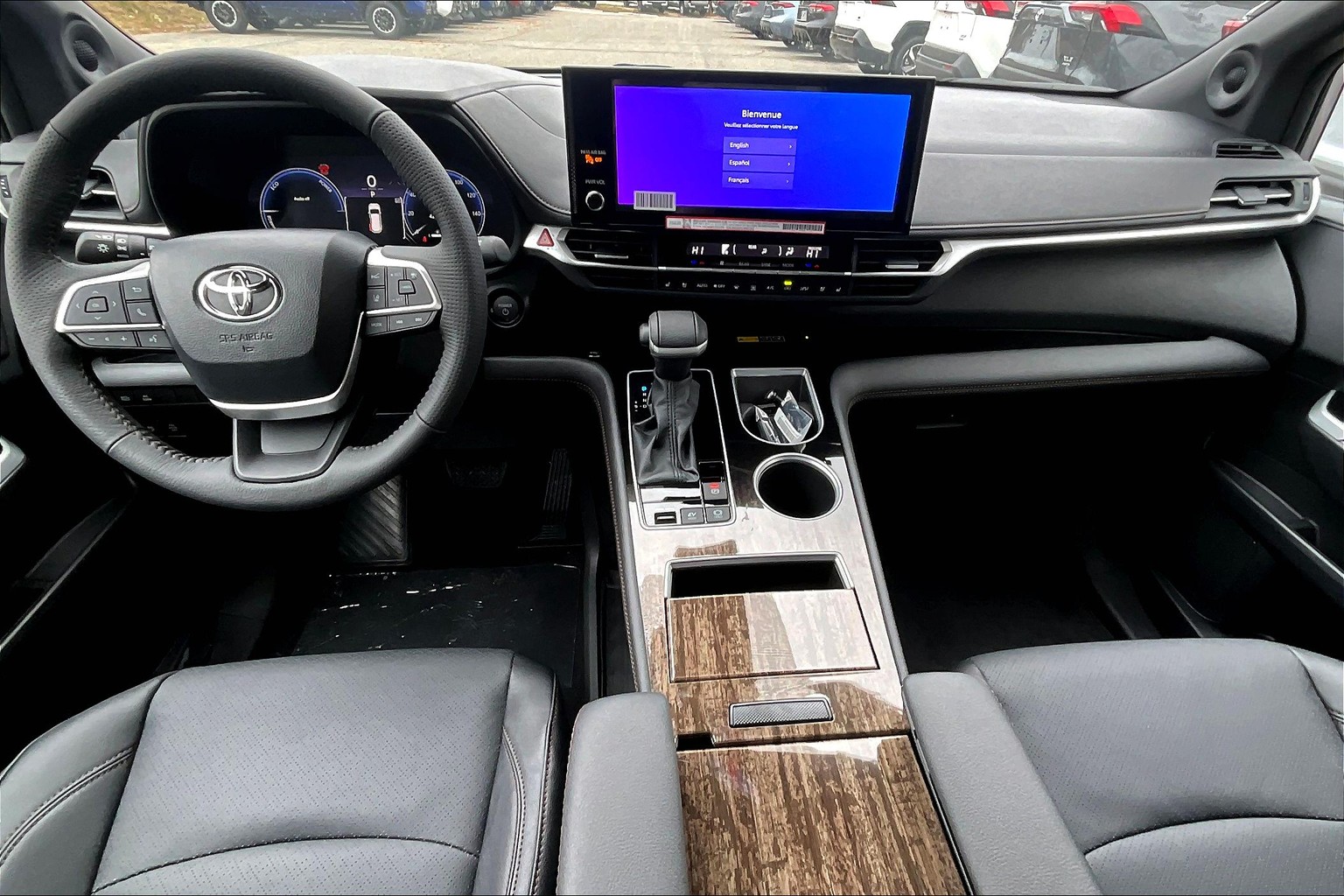 2025 Toyota Sienna Limited photo 4