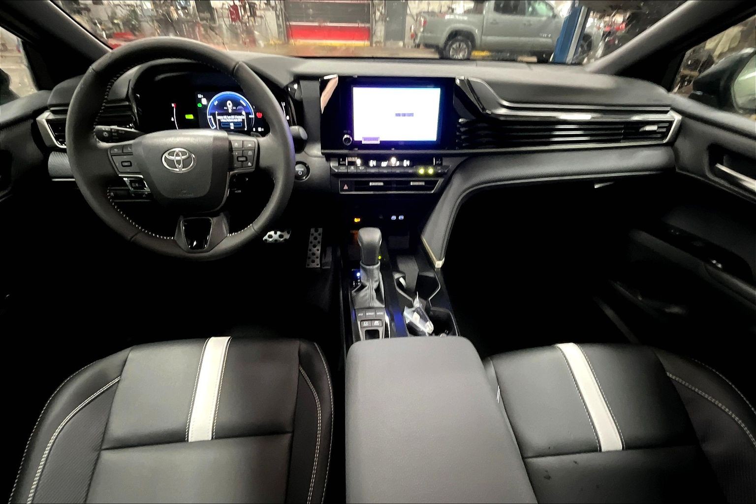 2026 Toyota Camry Hybrid SE photo 4