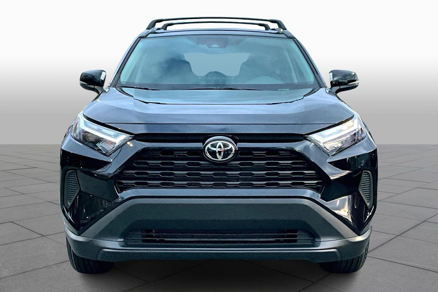 2025 Toyota RAV4 XLE photo 2