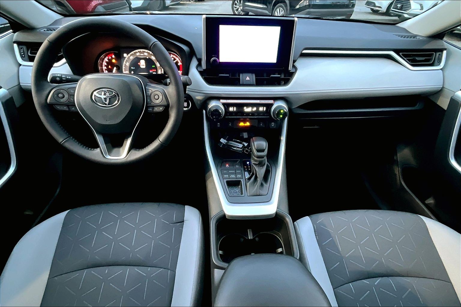 2025 Toyota RAV4 XLE photo 4