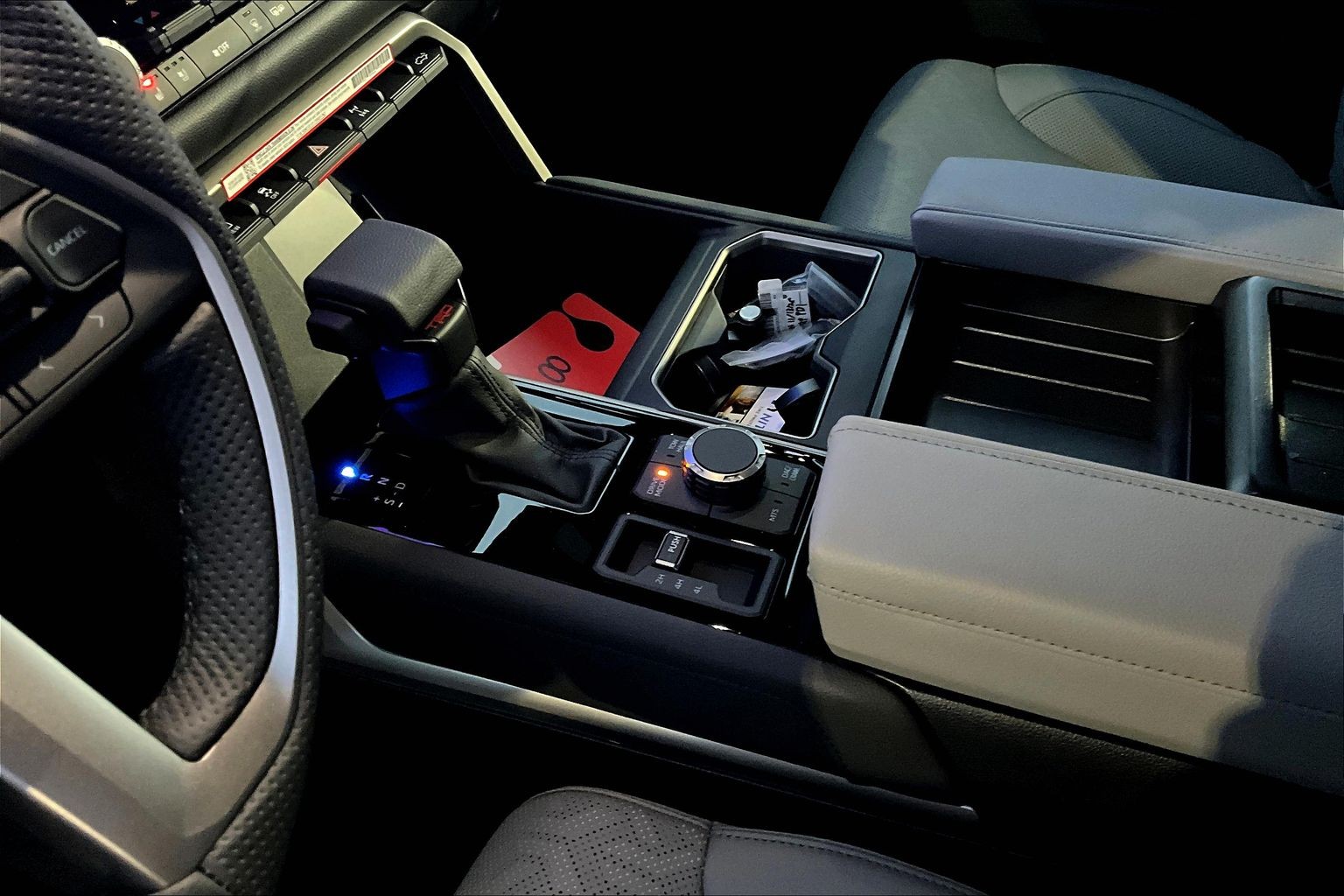 2025 Toyota Tundra Limited Platinum photo 4