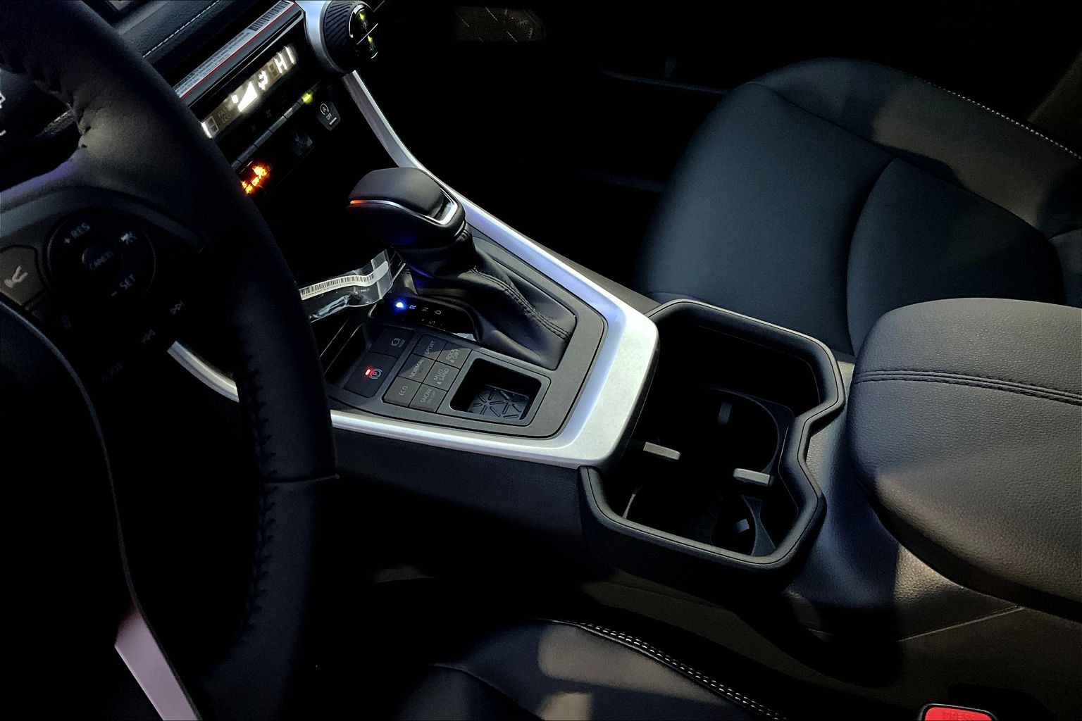 2025 Toyota RAV4 XLE Premium photo 4