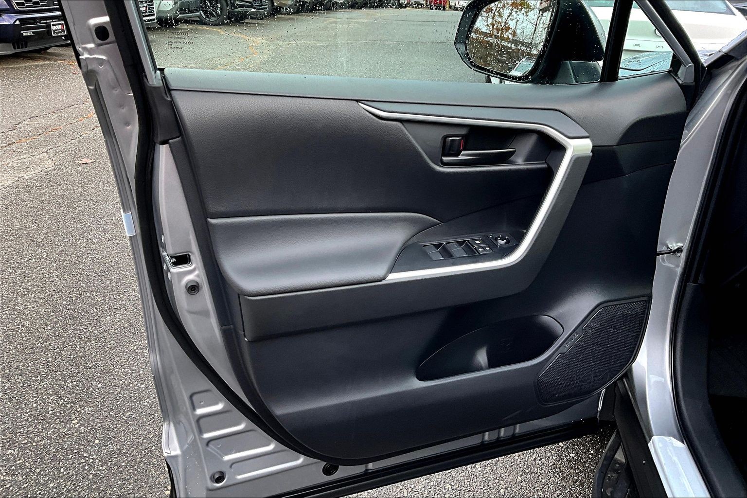 2025 Toyota RAV4 LE photo 3