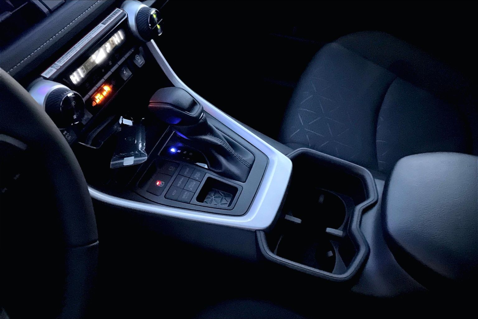 2025 Toyota RAV4 XLE photo 4