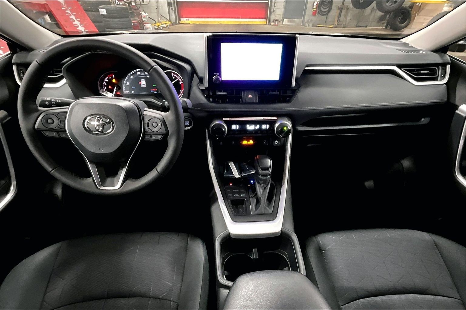 2025 Toyota RAV4 XLE photo 4