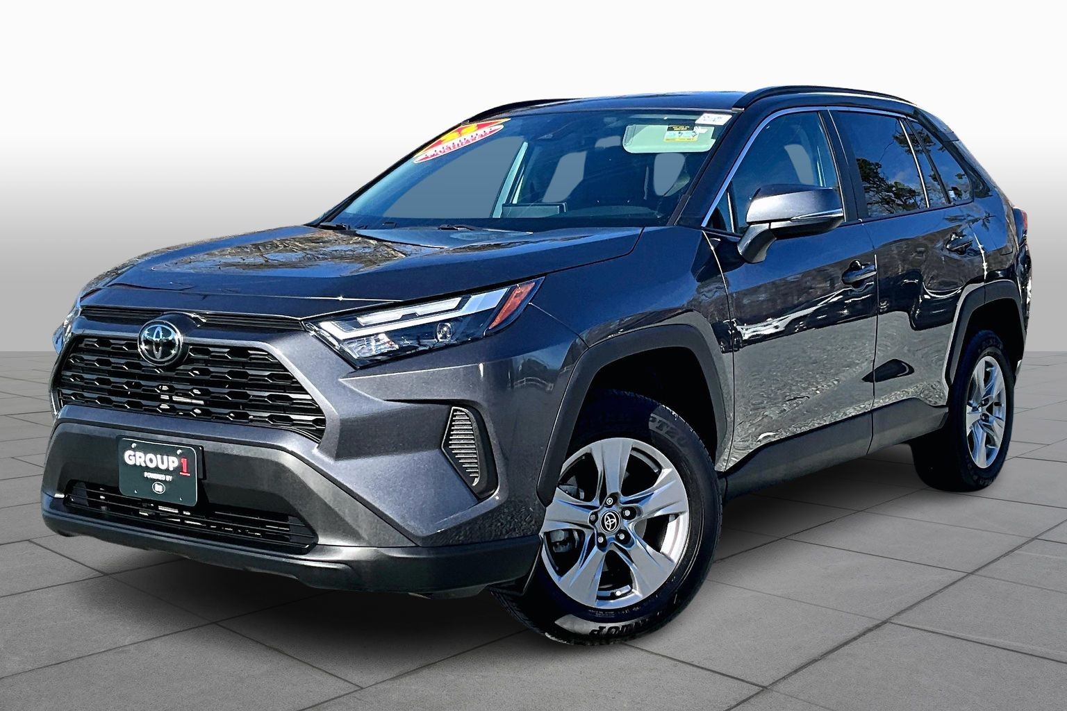 2025 Toyota RAV4 XLE's photo