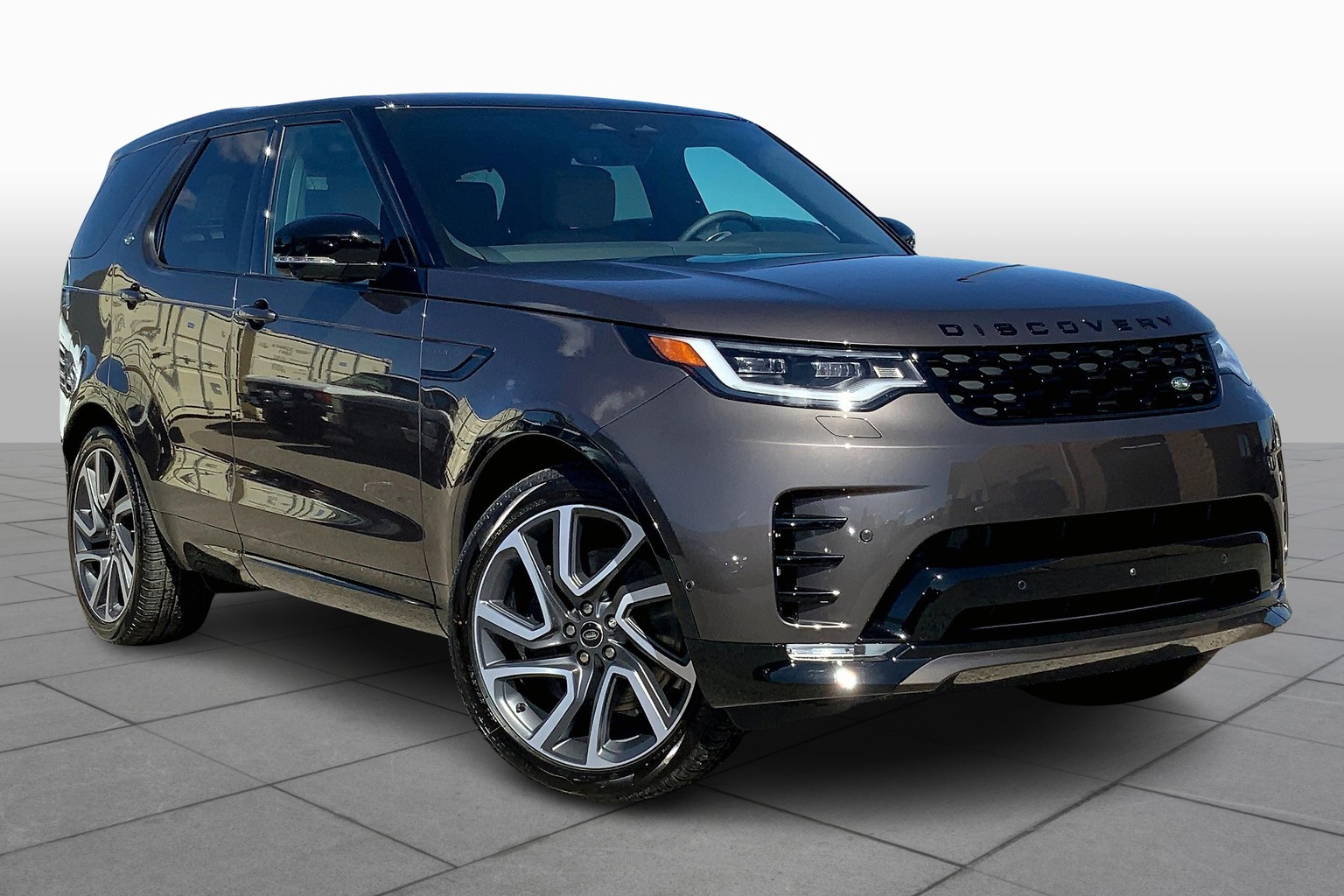 2025 Land Rover Discovery SE photo 2