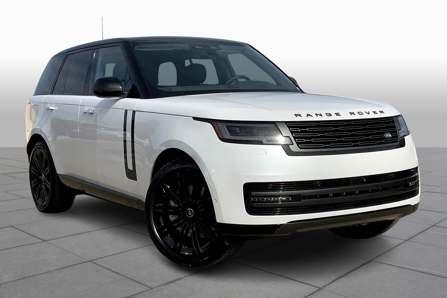 2025 Land Rover Range Rover SE photo 2