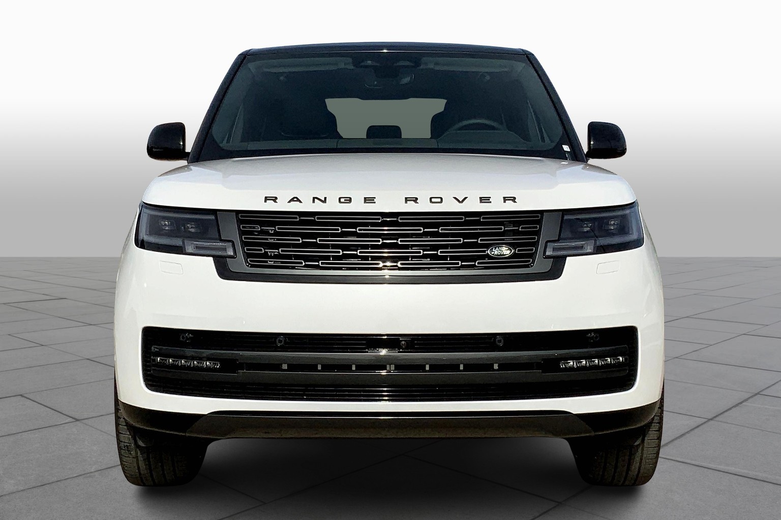 2025 Land Rover Range Rover SE photo 3