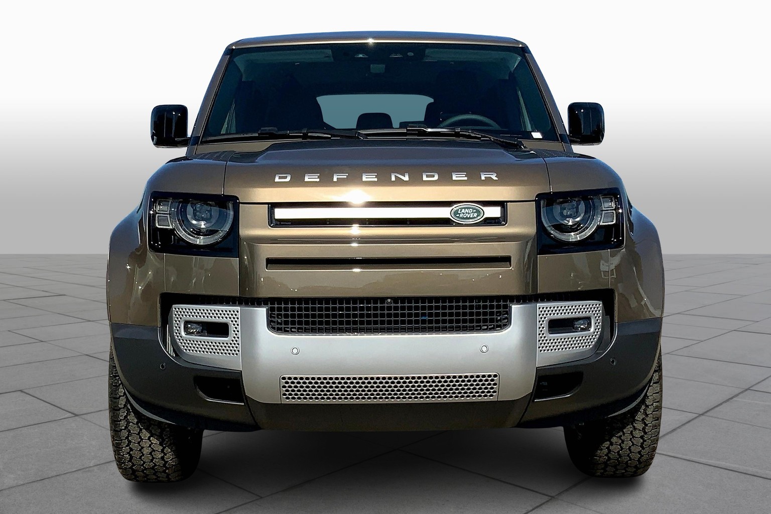 2025 Land Rover Defender 110 S photo 3