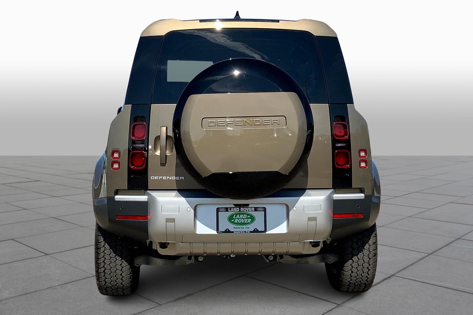 2025 Land Rover Defender 110 S photo 4