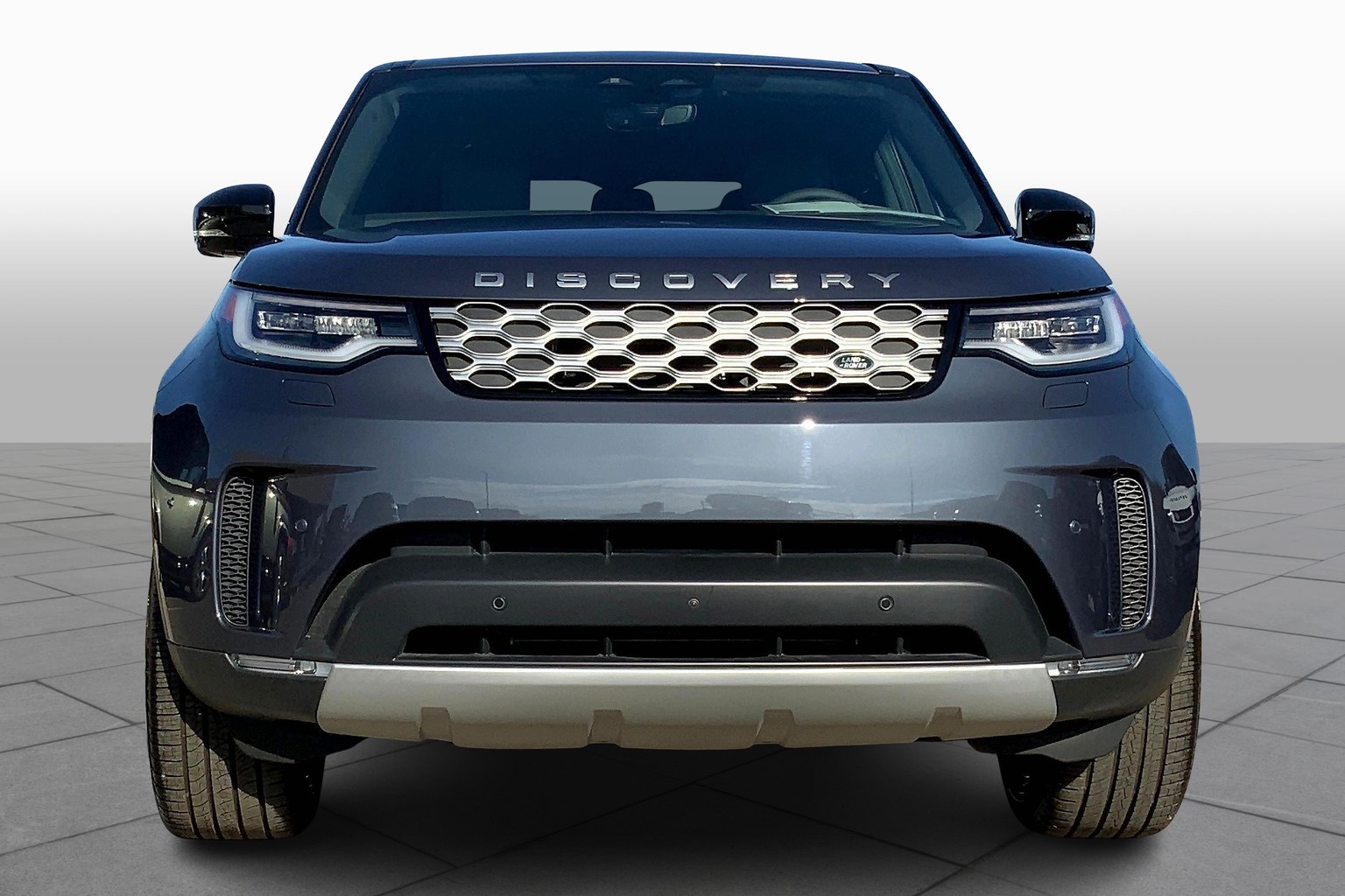 2025 Land Rover Discovery S photo 2