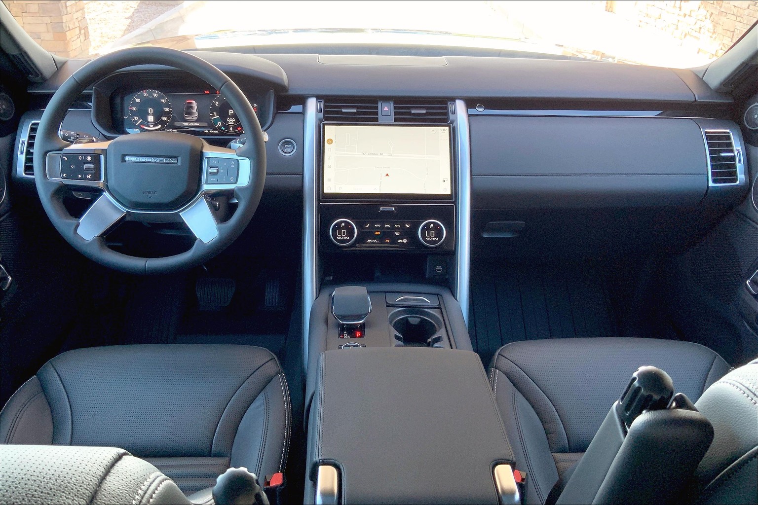 2025 Land Rover Discovery S photo 4