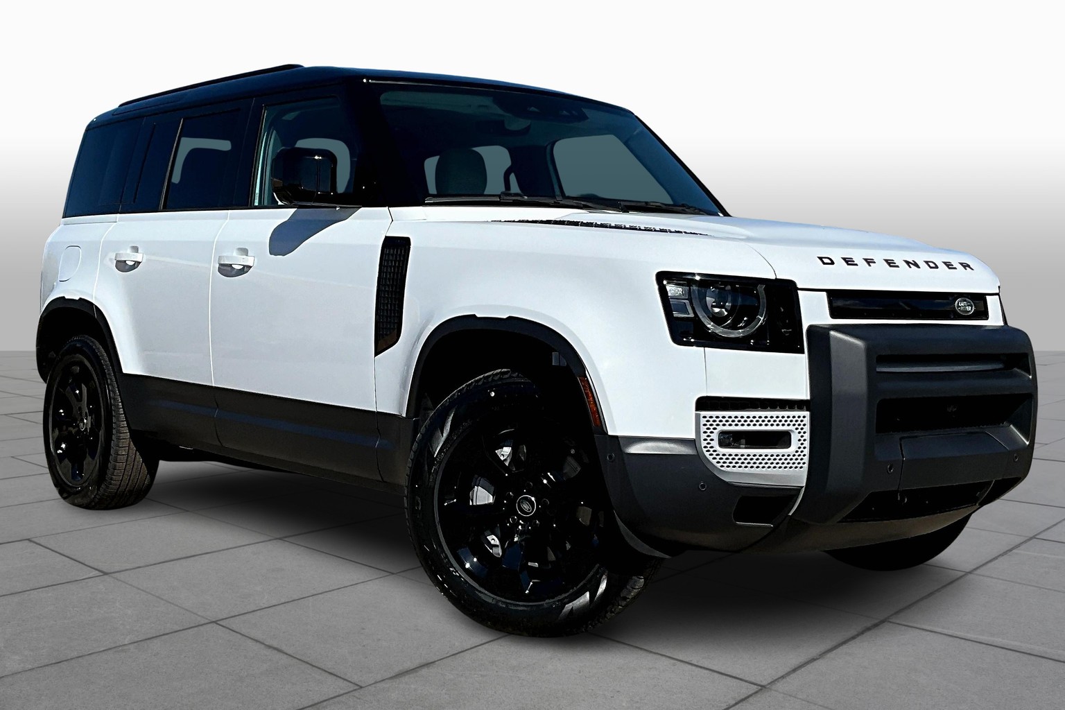 2025 Land Rover Defender 110 S photo 2