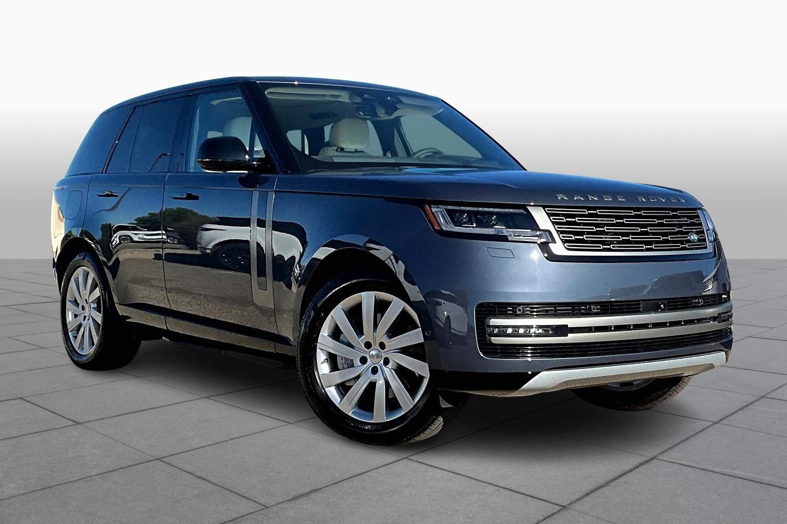 2025 Land Rover Range Rover SE photo 2