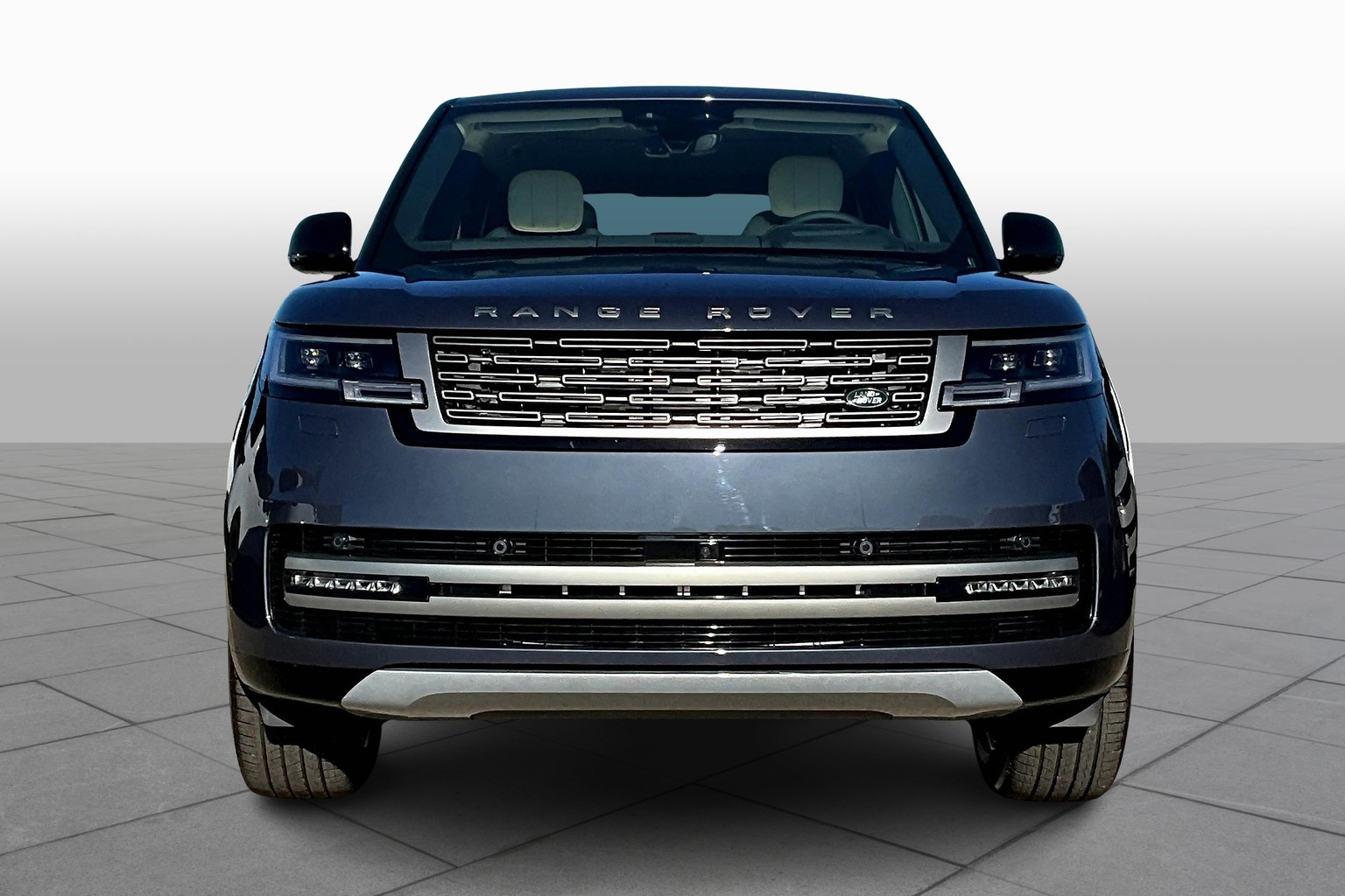 2025 Land Rover Range Rover SE photo 3