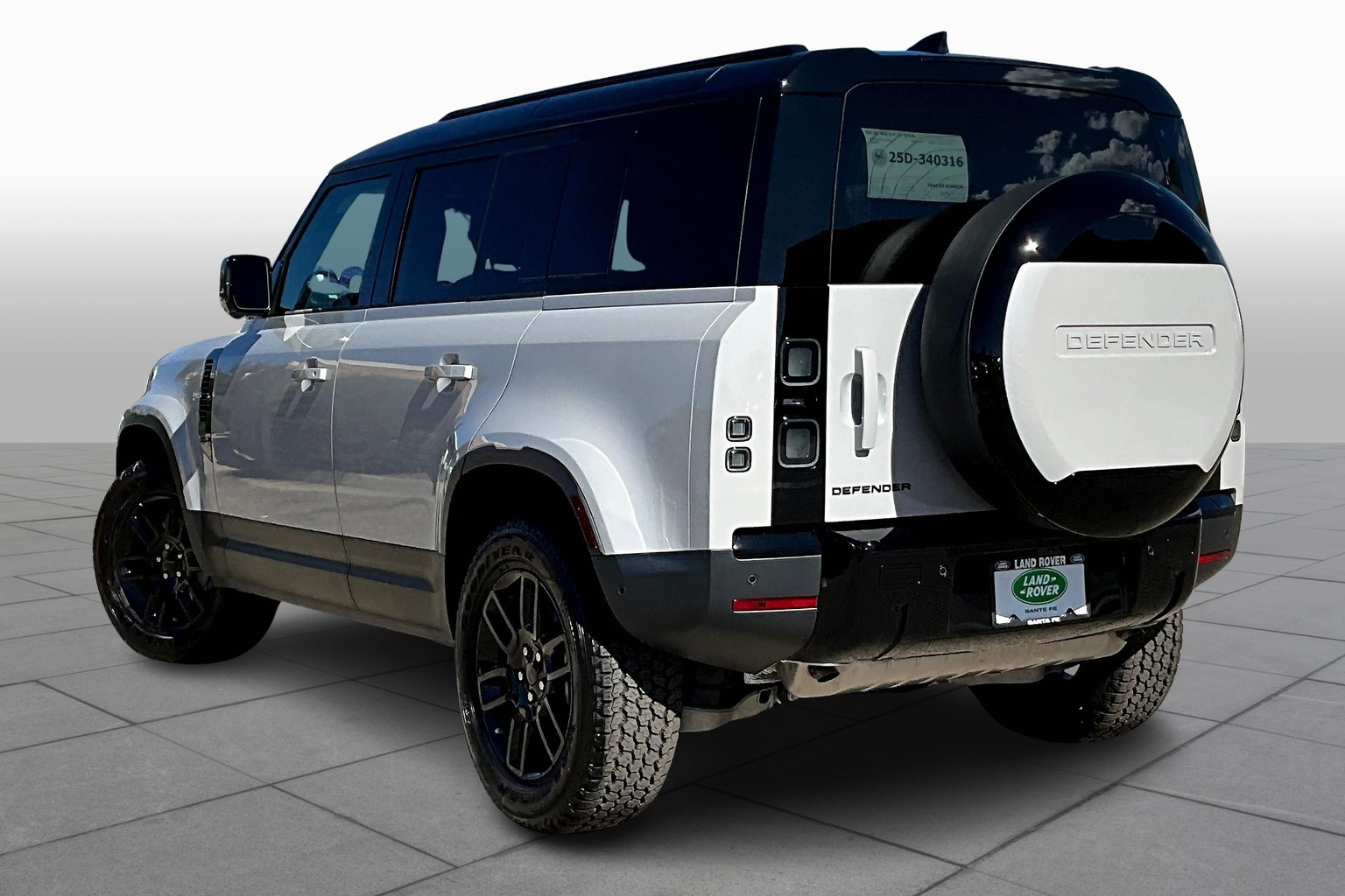 2026 Land Rover Defender 110 S photo 2