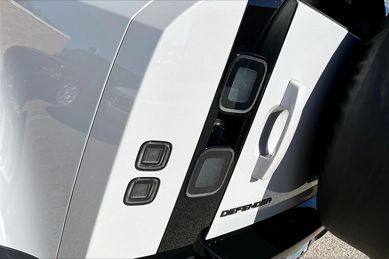 2026 Land Rover Defender 110 S photo 4