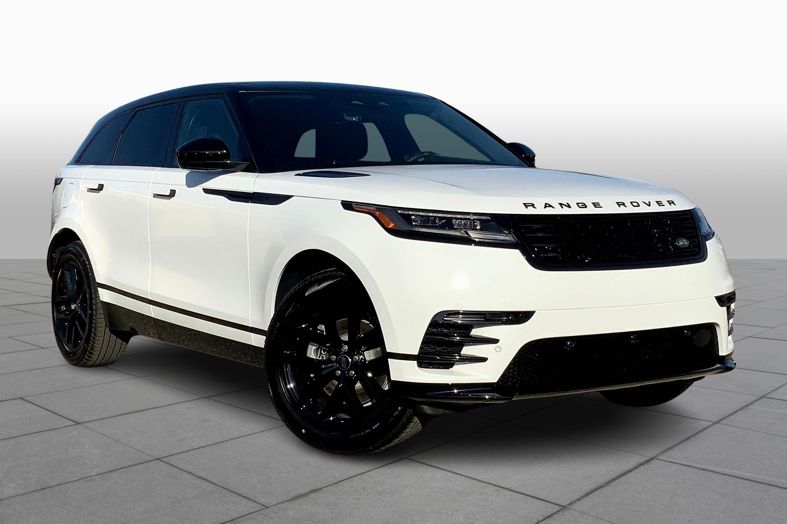 2025 Land Rover Range Rover Velar Velar SE photo 2