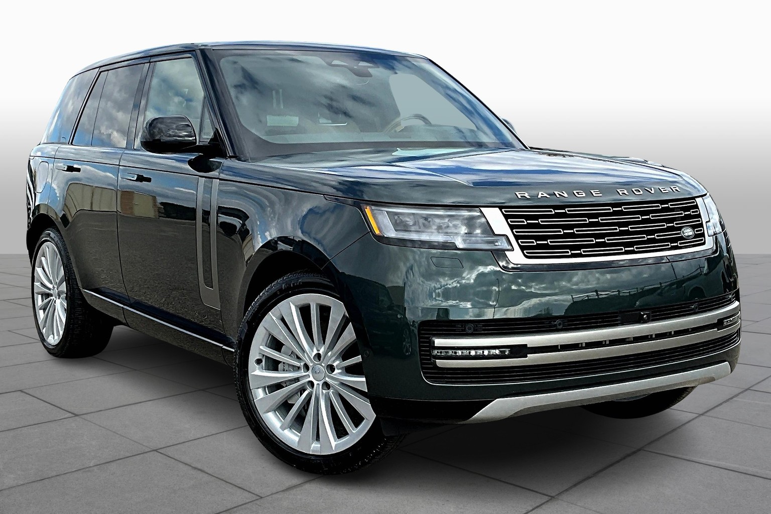 2025 Land Rover Range Rover SE photo 2