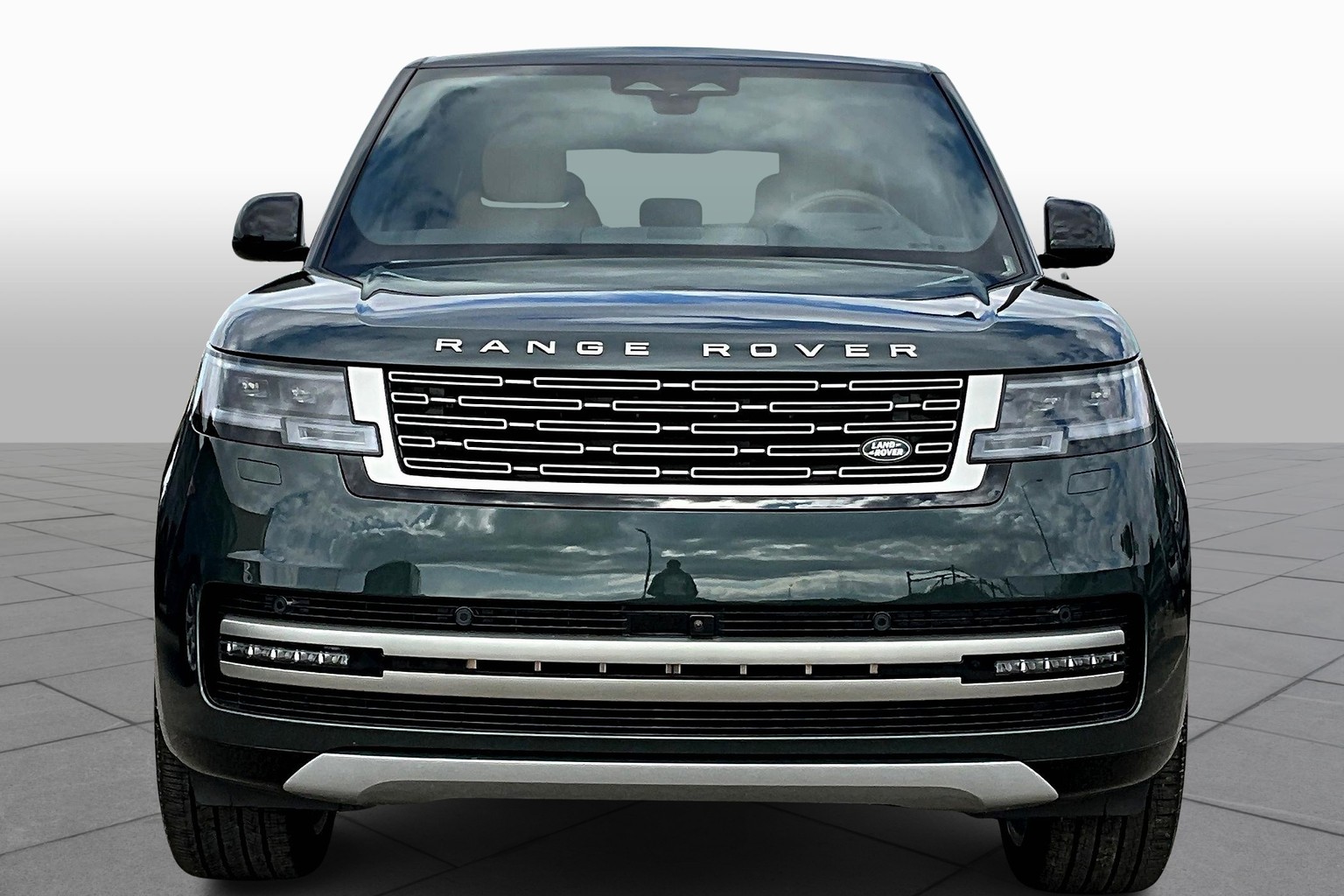 2025 Land Rover Range Rover SE photo 3