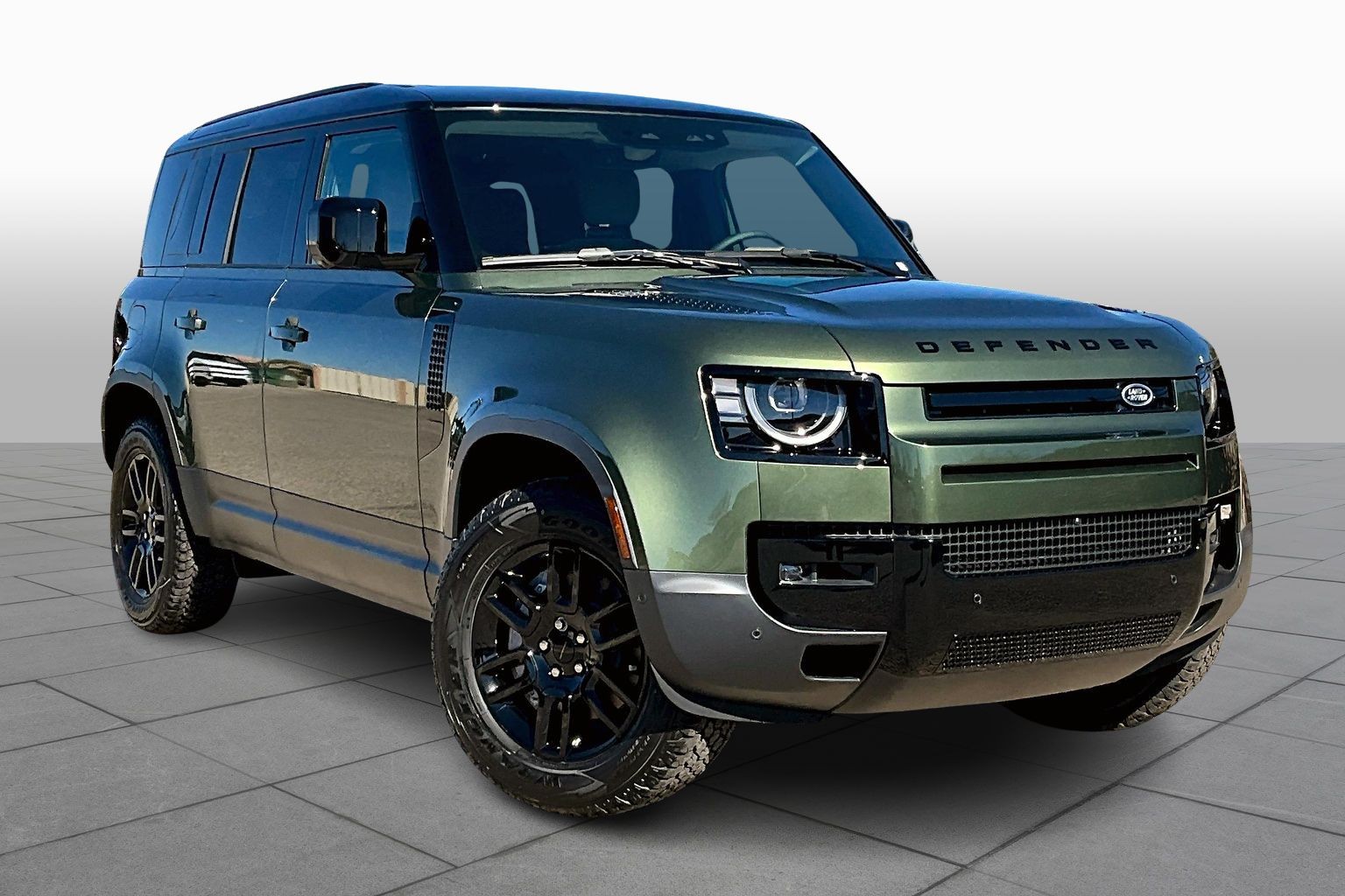 2026 Land Rover Defender 110 S photo 2