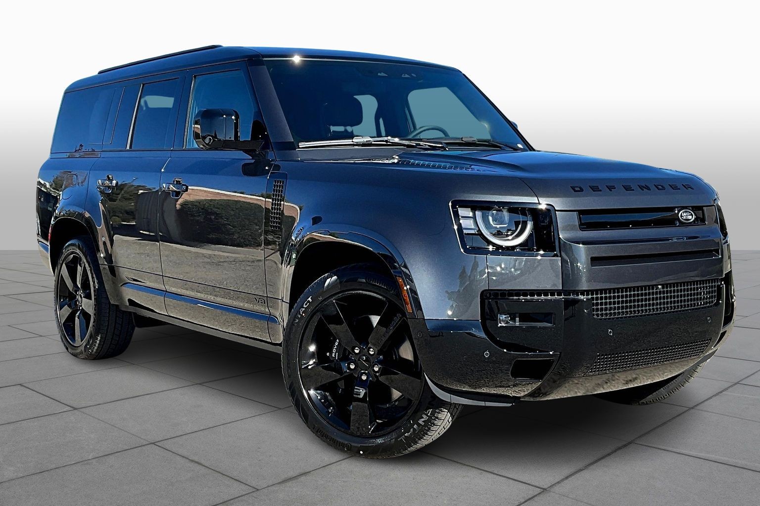 2026 Land Rover Defender V8 photo 2