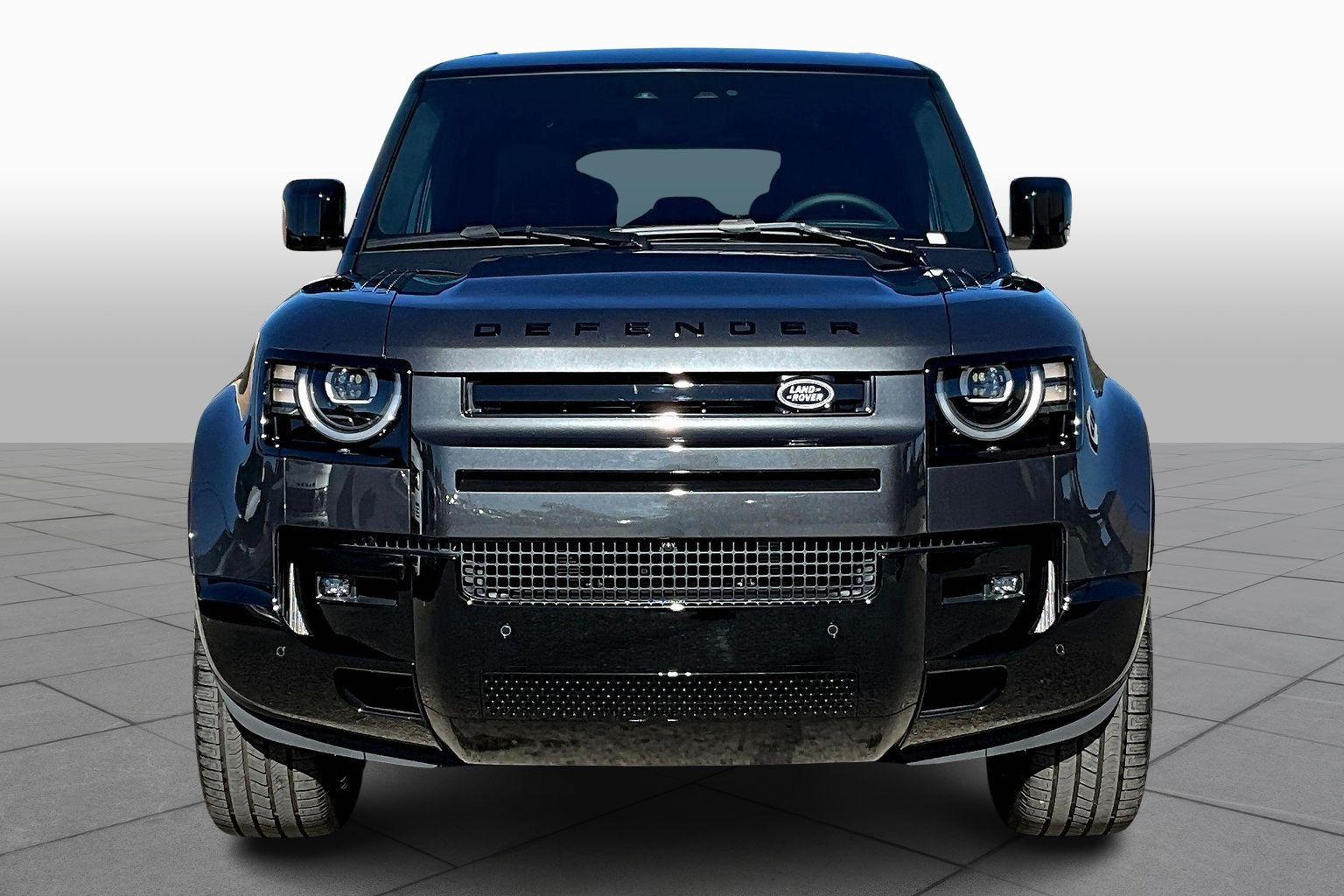 2026 Land Rover Defender V8 photo 3