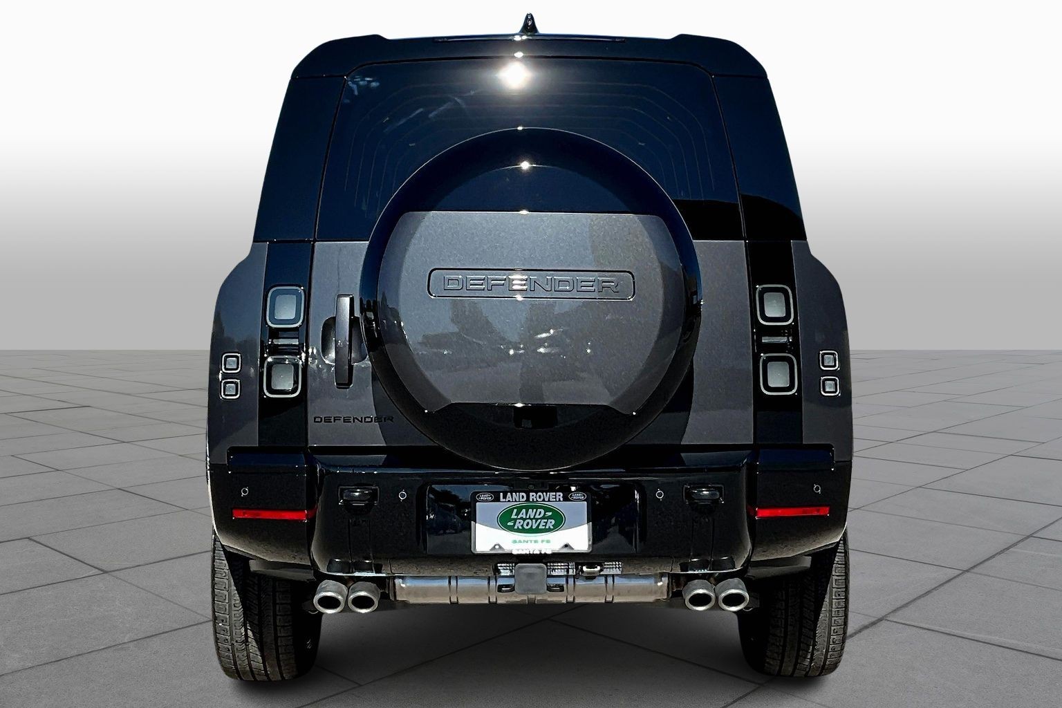 2026 Land Rover Defender V8 photo 4