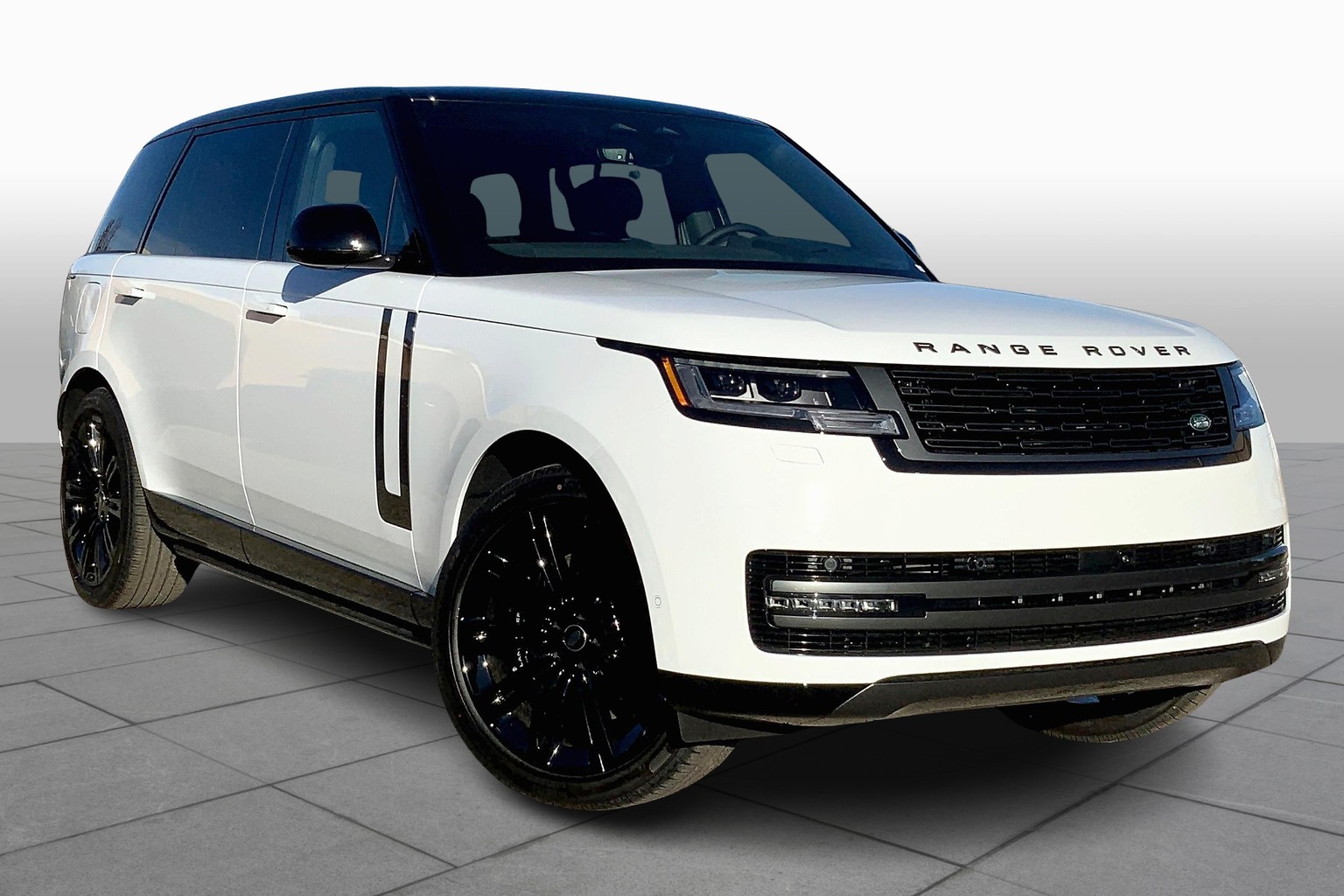 Range Rover P530 SE LWB 7 Seats
