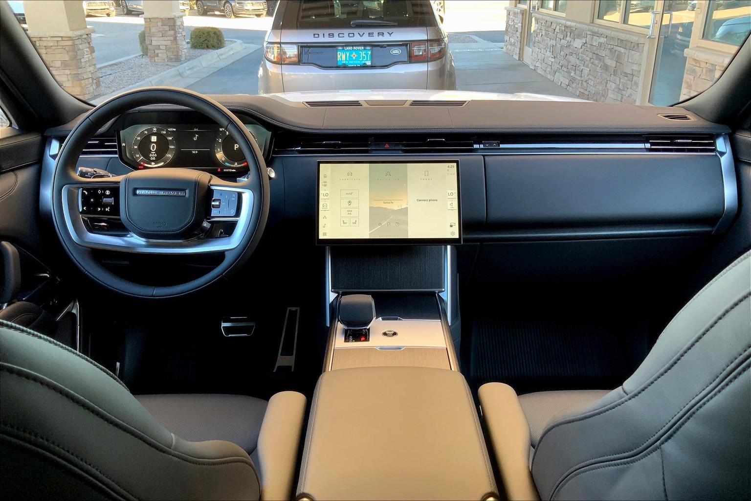 Range Rover P530 SE LWB 7 Seats