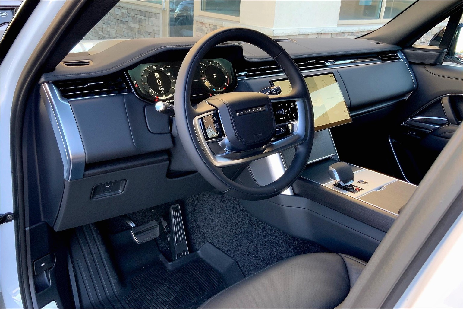Range Rover P530 SE LWB 7 Seats