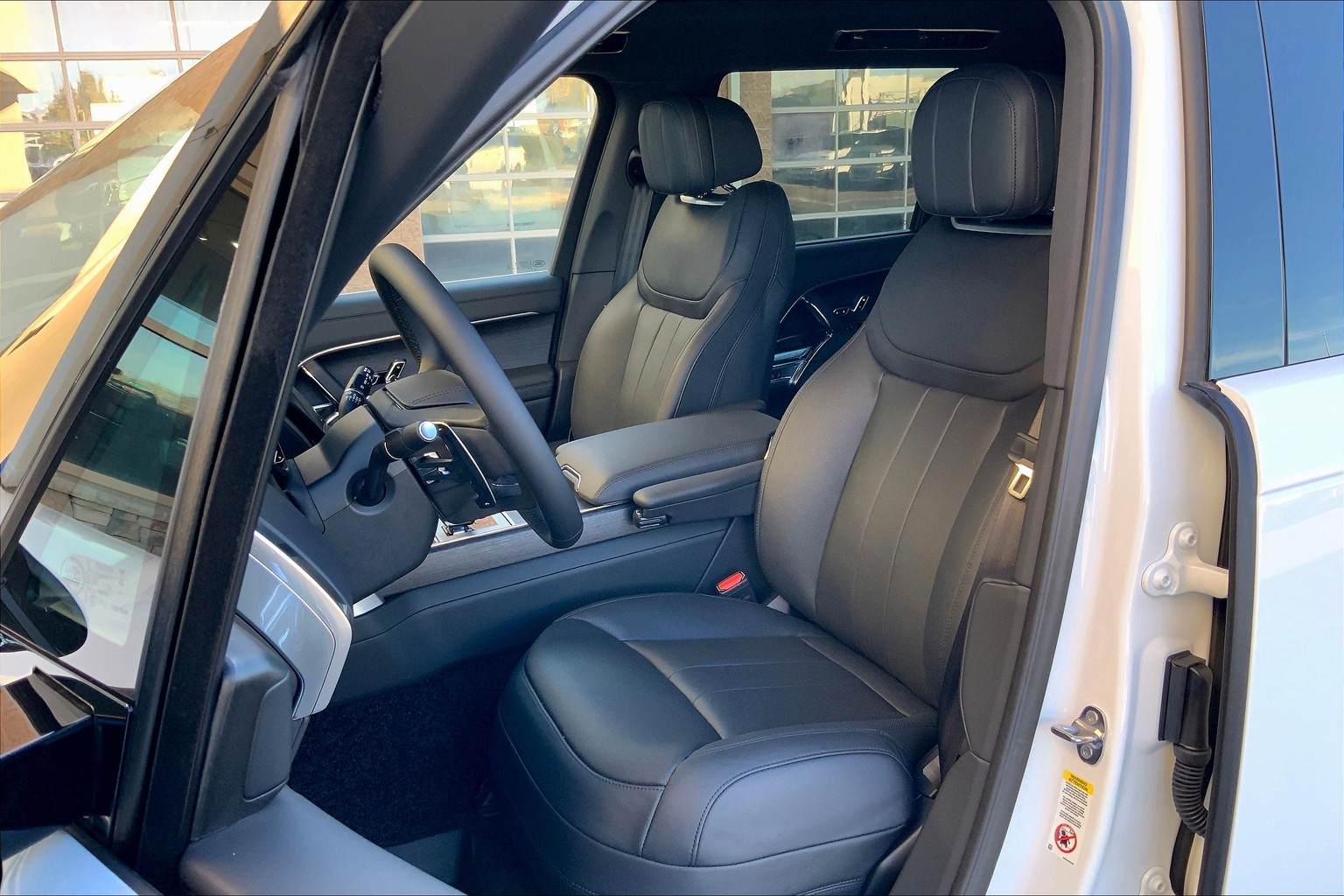 Range Rover P530 SE LWB 7 Seats