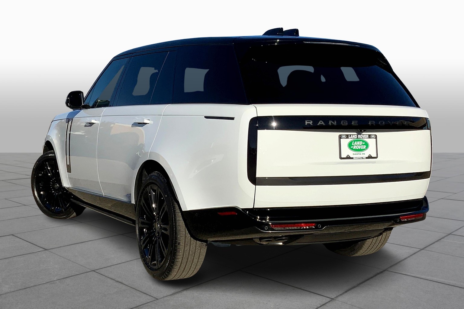 Range Rover P530 SE LWB 7 Seats