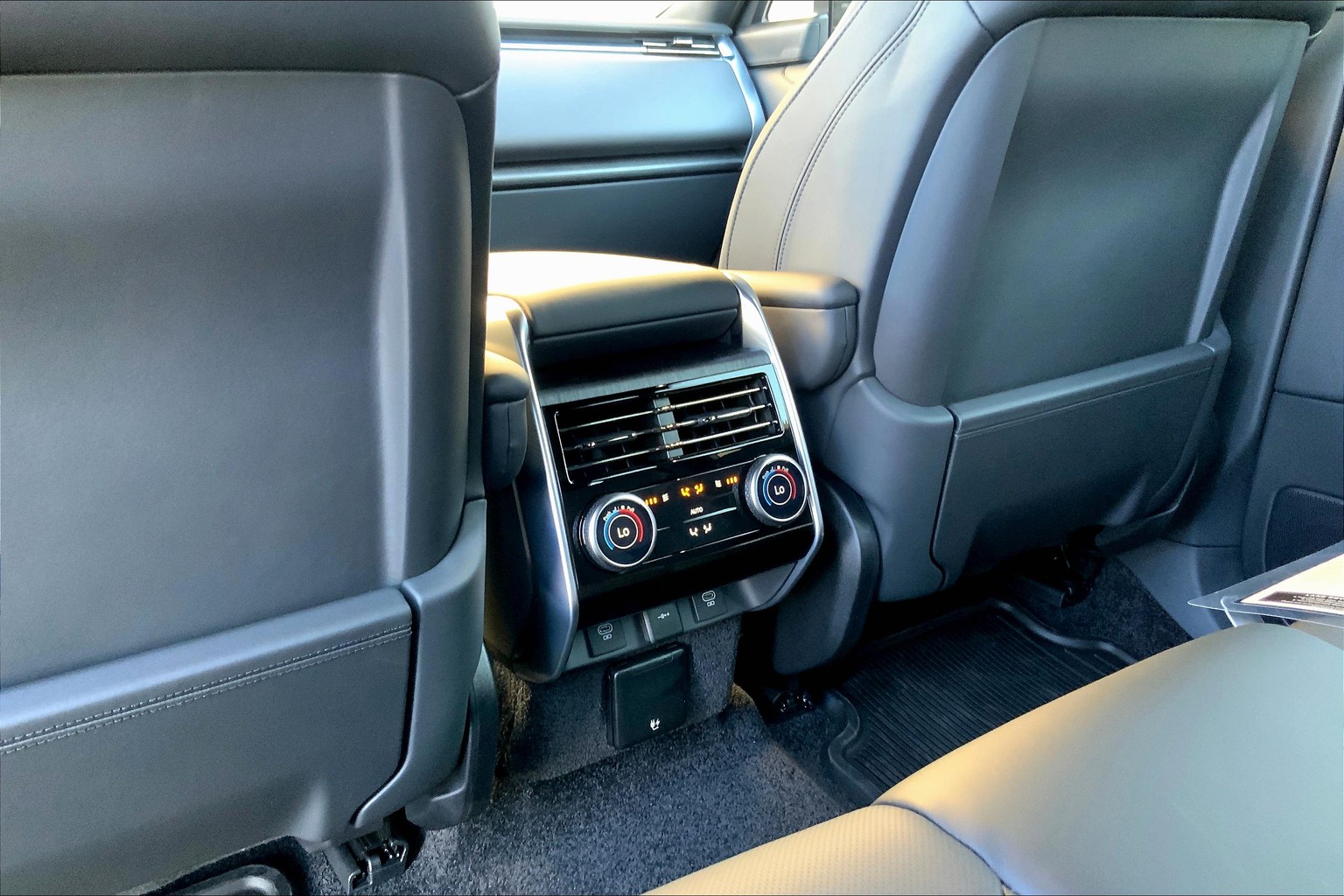 Range Rover P530 SE LWB 7 Seats