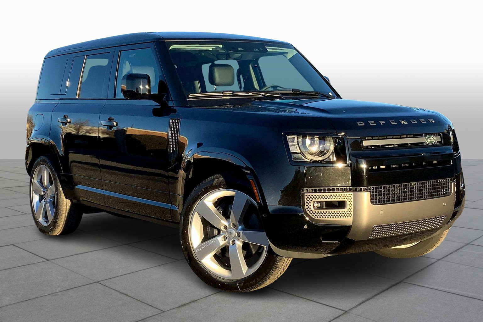 2025 Land Rover Defender 110 X-Dynamic SE photo 2