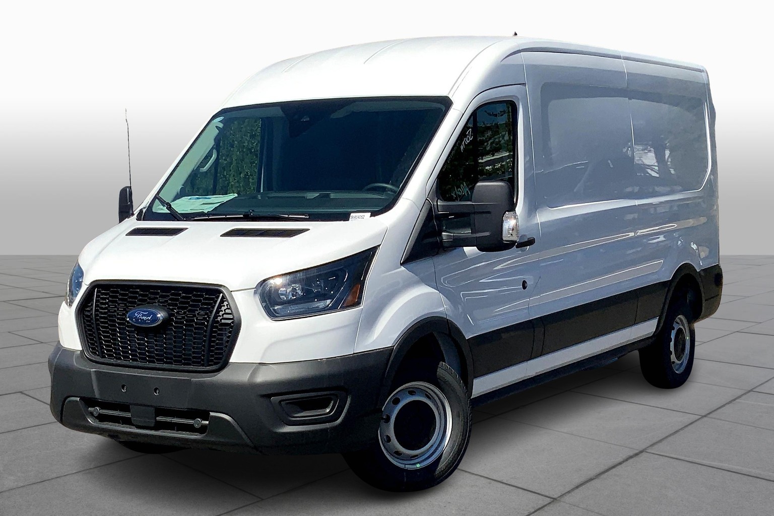 Transit Van 250 Medium Roof w/148-inch WB
