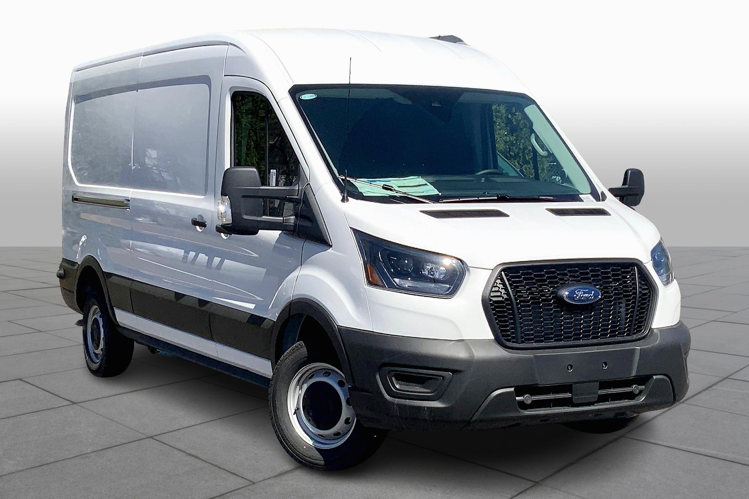 Transit Van 250 Medium Roof w/148-inch WB