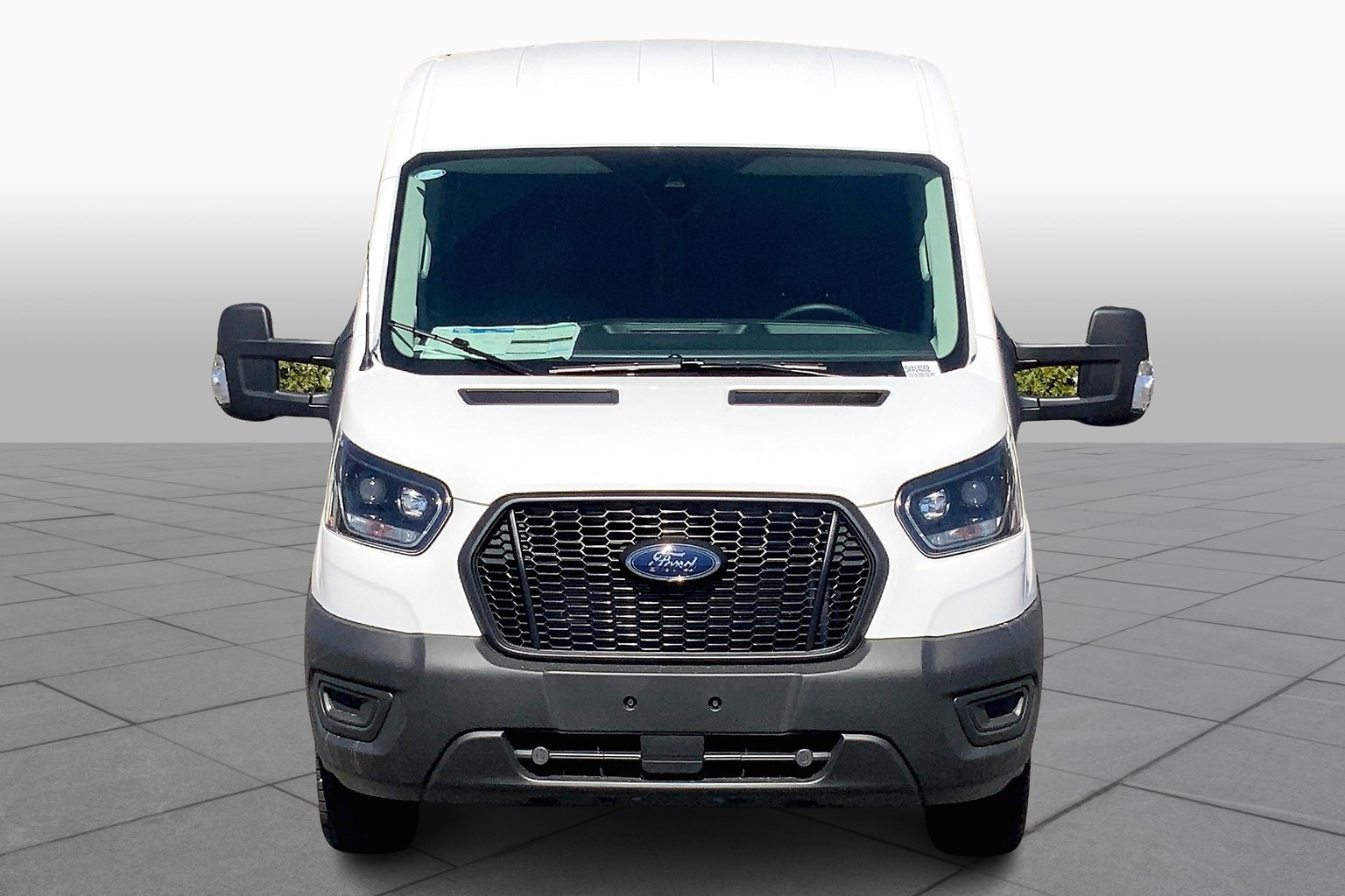 Transit Van 250 Medium Roof w/148-inch WB