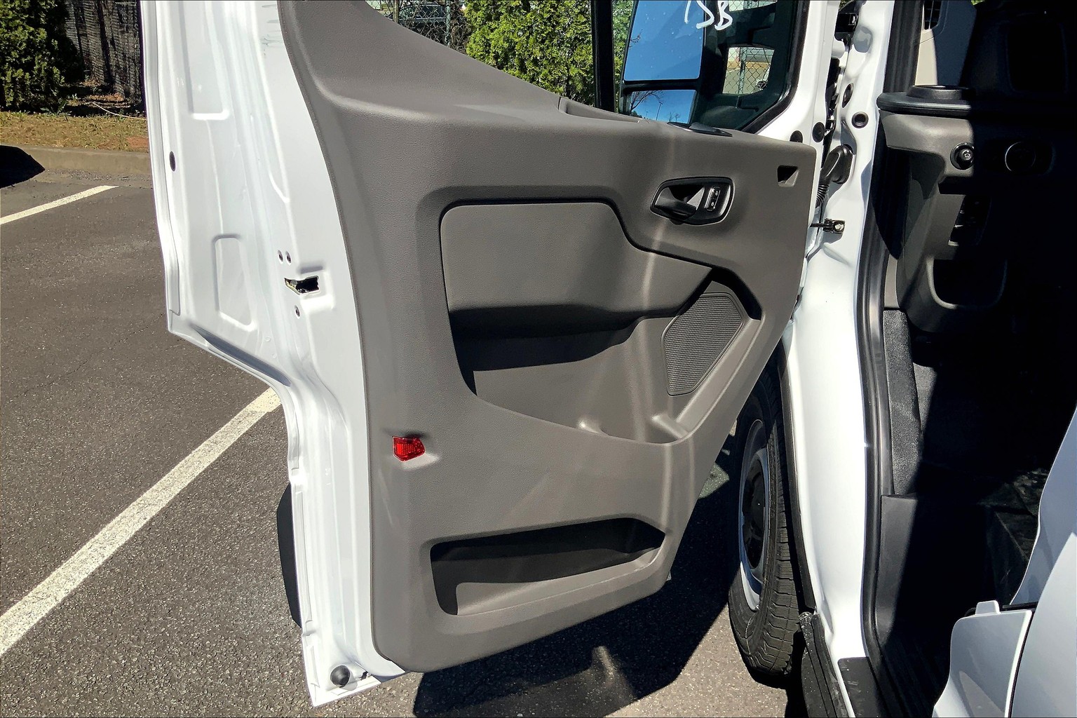 Transit Van 250 Medium Roof w/148-inch WB