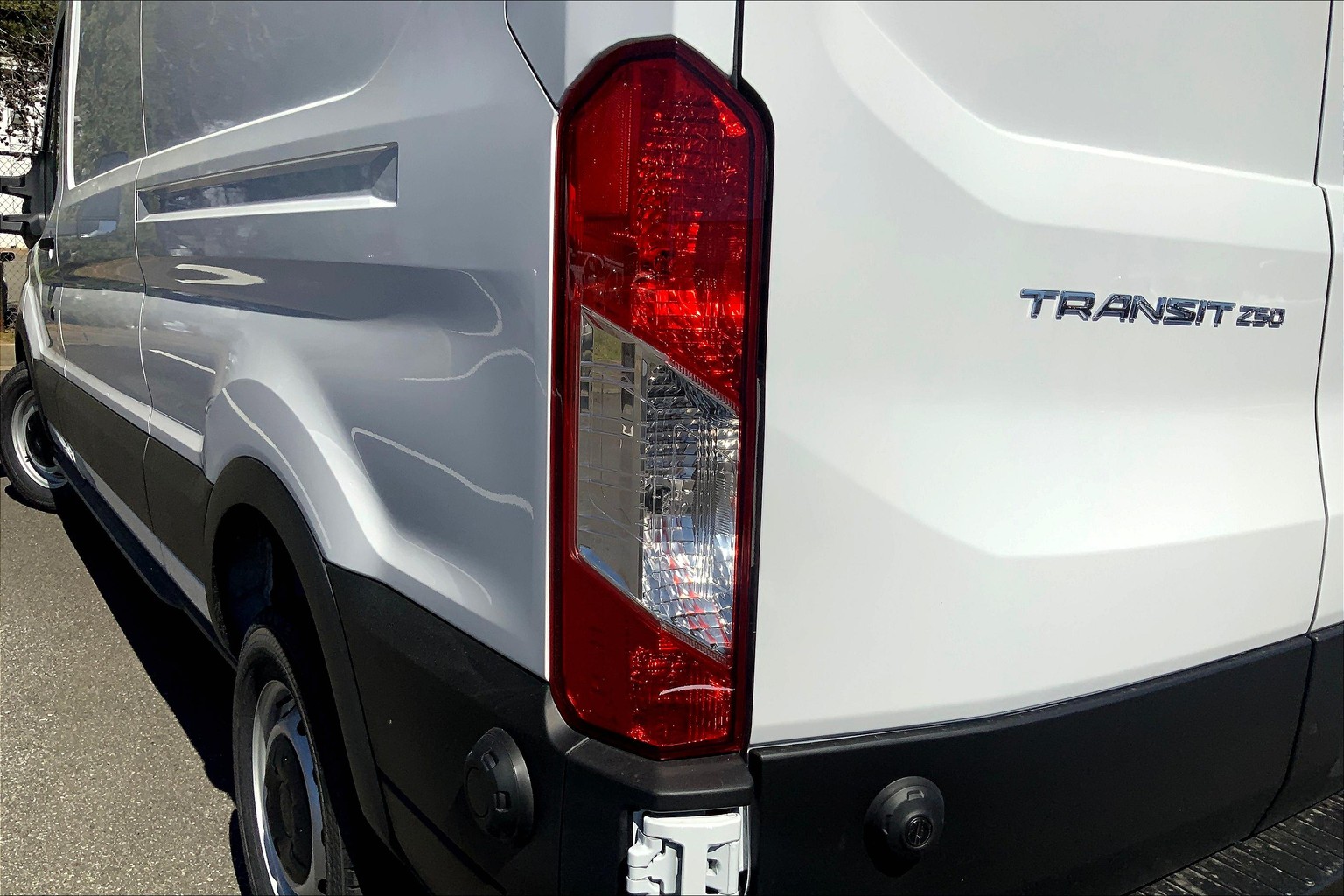 Transit Van 250 Medium Roof w/148-inch WB