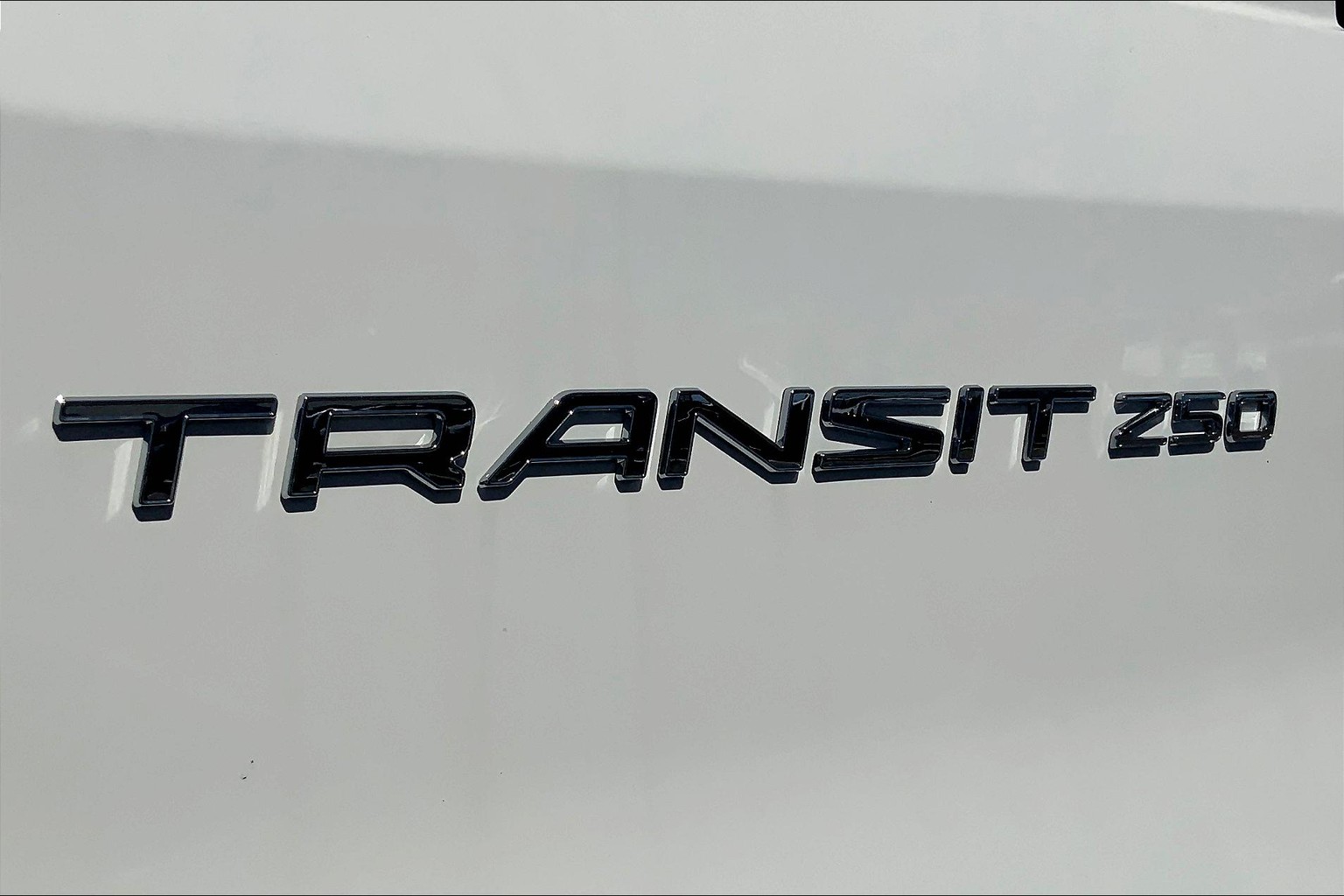 Transit Van 250 Medium Roof w/148-inch WB