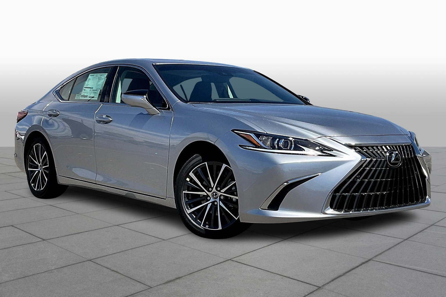 2025 Lexus ES 300h photo 2