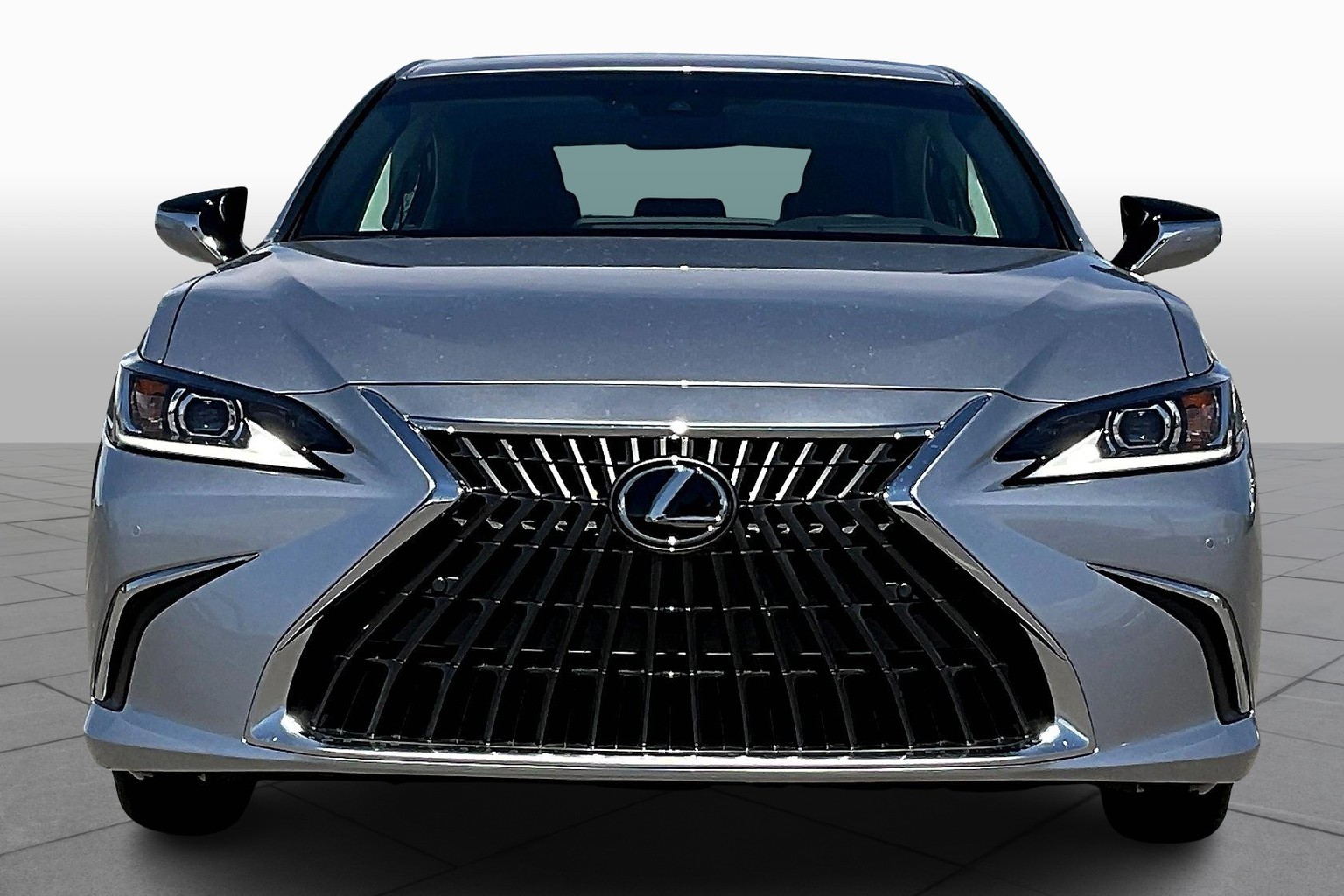 2025 Lexus ES 300h photo 3