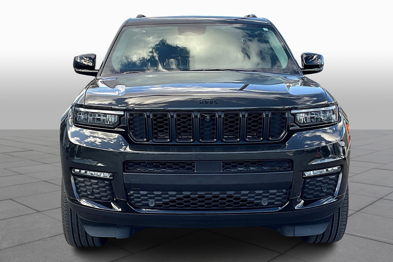 2023 Jeep Grand Cherokee Limited Sport photo 2