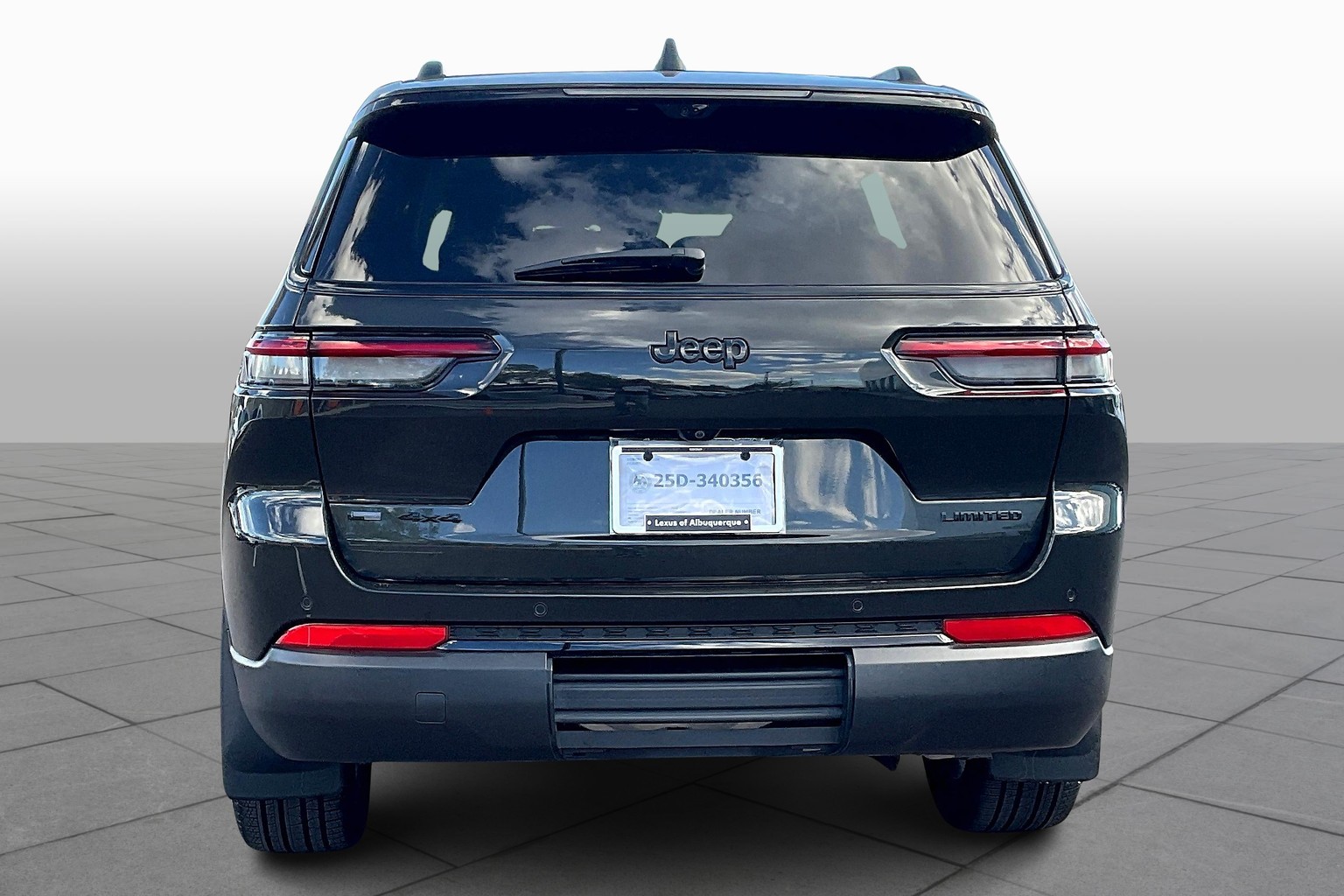 2023 Jeep Grand Cherokee Limited Sport photo 3